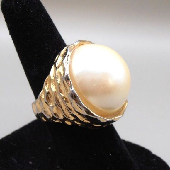 VTG 18K G.E. Faux Pearl Ring Size 5 Gold Electroplate Statement - Picture 2 of 5
